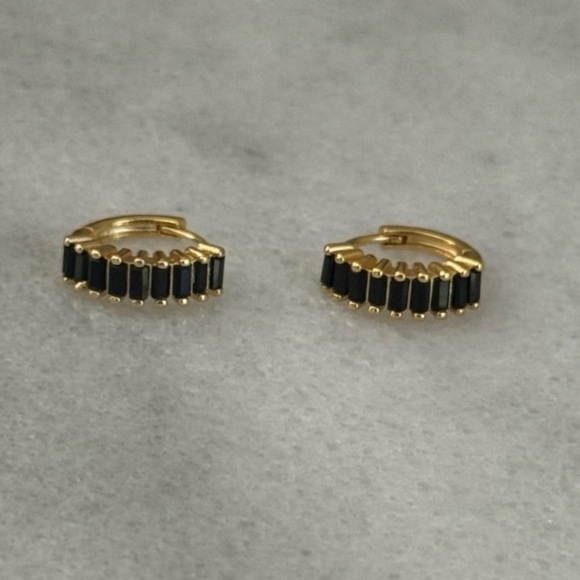 Modest Lu Jewelry - Gold Blck Crystal Chunky Huggie Hoop Earrings 

Brand New